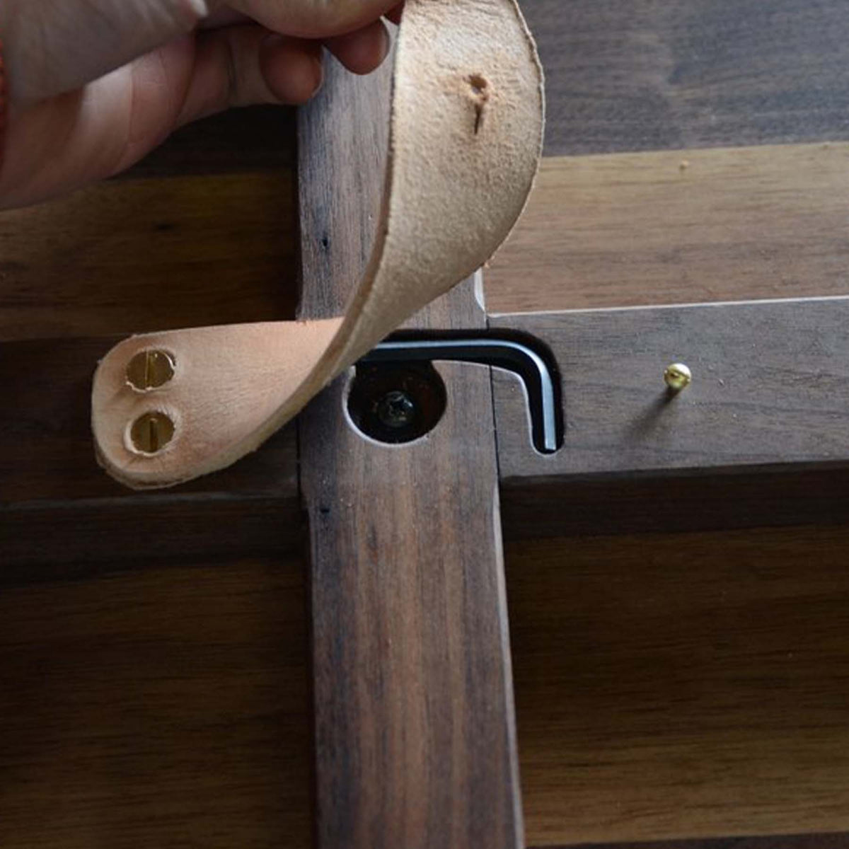 Round Nomad Dining Table